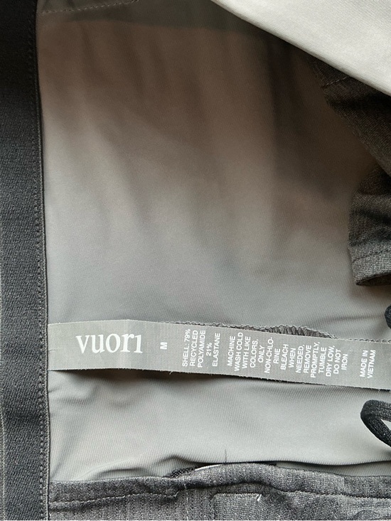 Vuori Men’s Medium Fleet Chino Short Charcoal 8” Inseam - Picture 3 of 8